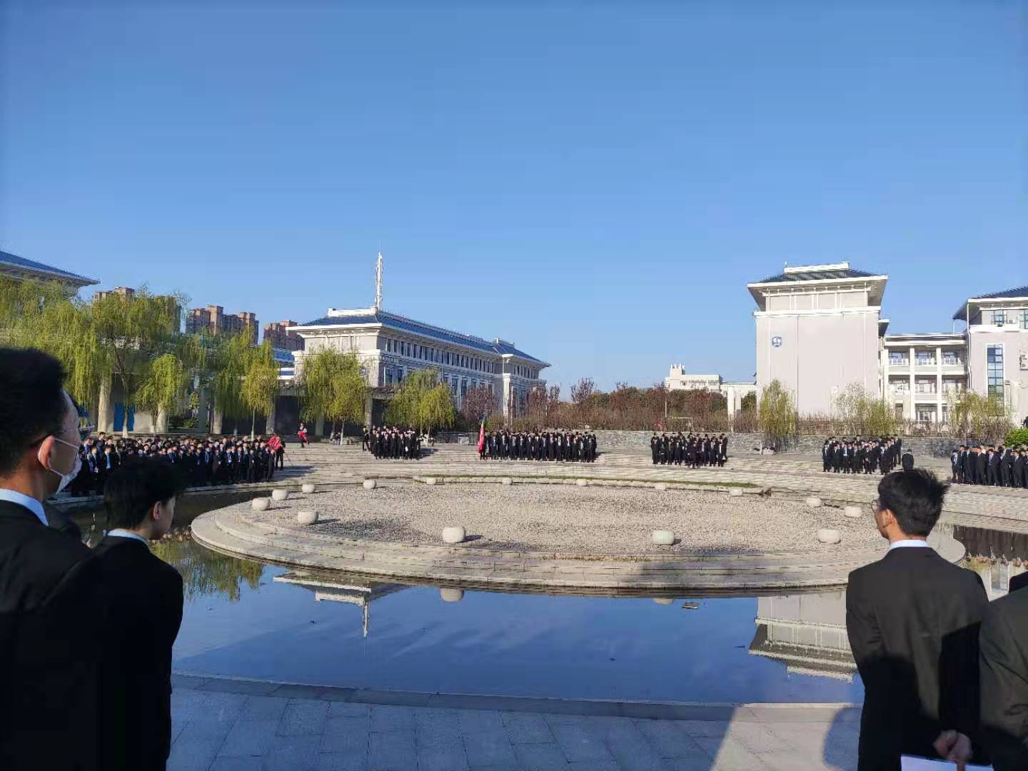 在校园里，你最想做的一件事是什么？