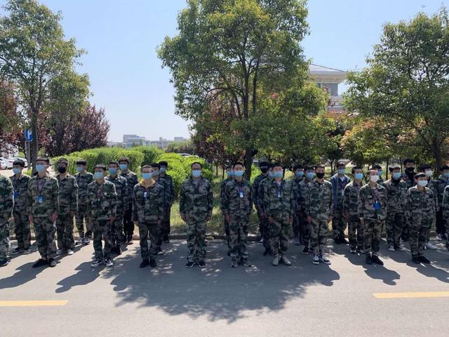 网上10菠菜大娱乐平台新生展风采