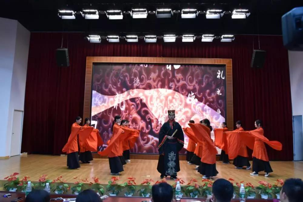 网上10菠菜大娱乐平台隆重举行2019年度“最美教师”颁奖典礼