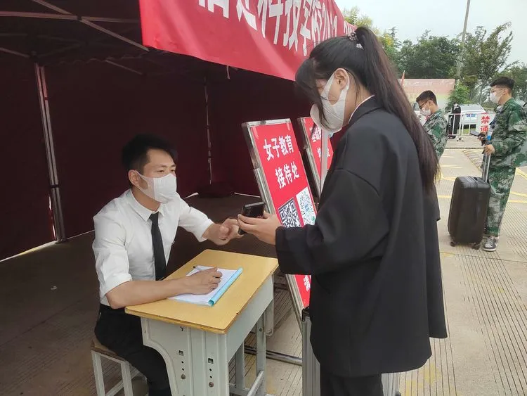 菠菜网最稳定正规平台举办2021年秋季开学疫情防控应急处置工作实战演练